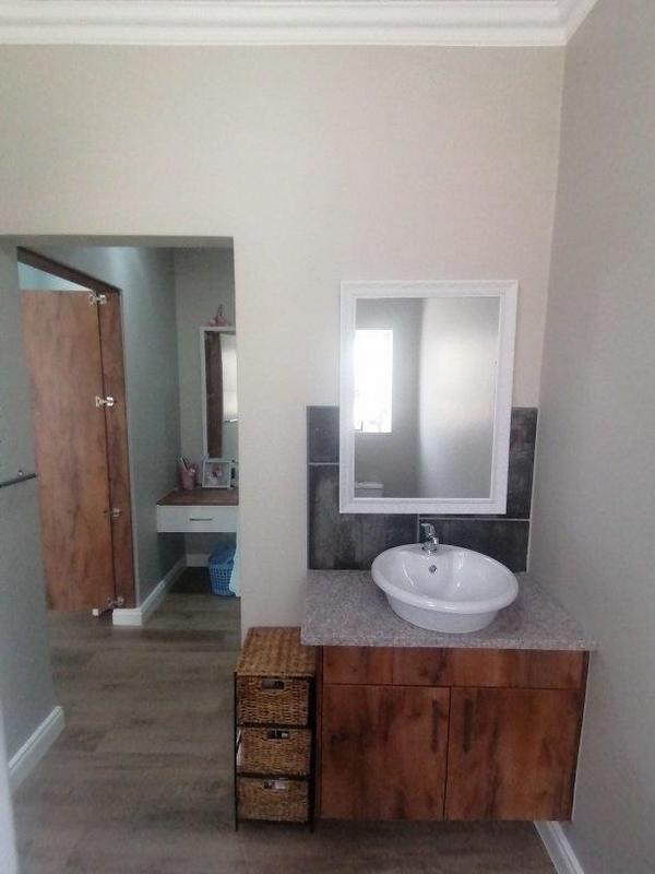 5 Bedroom Property for Sale in Monte Christo Western Cape